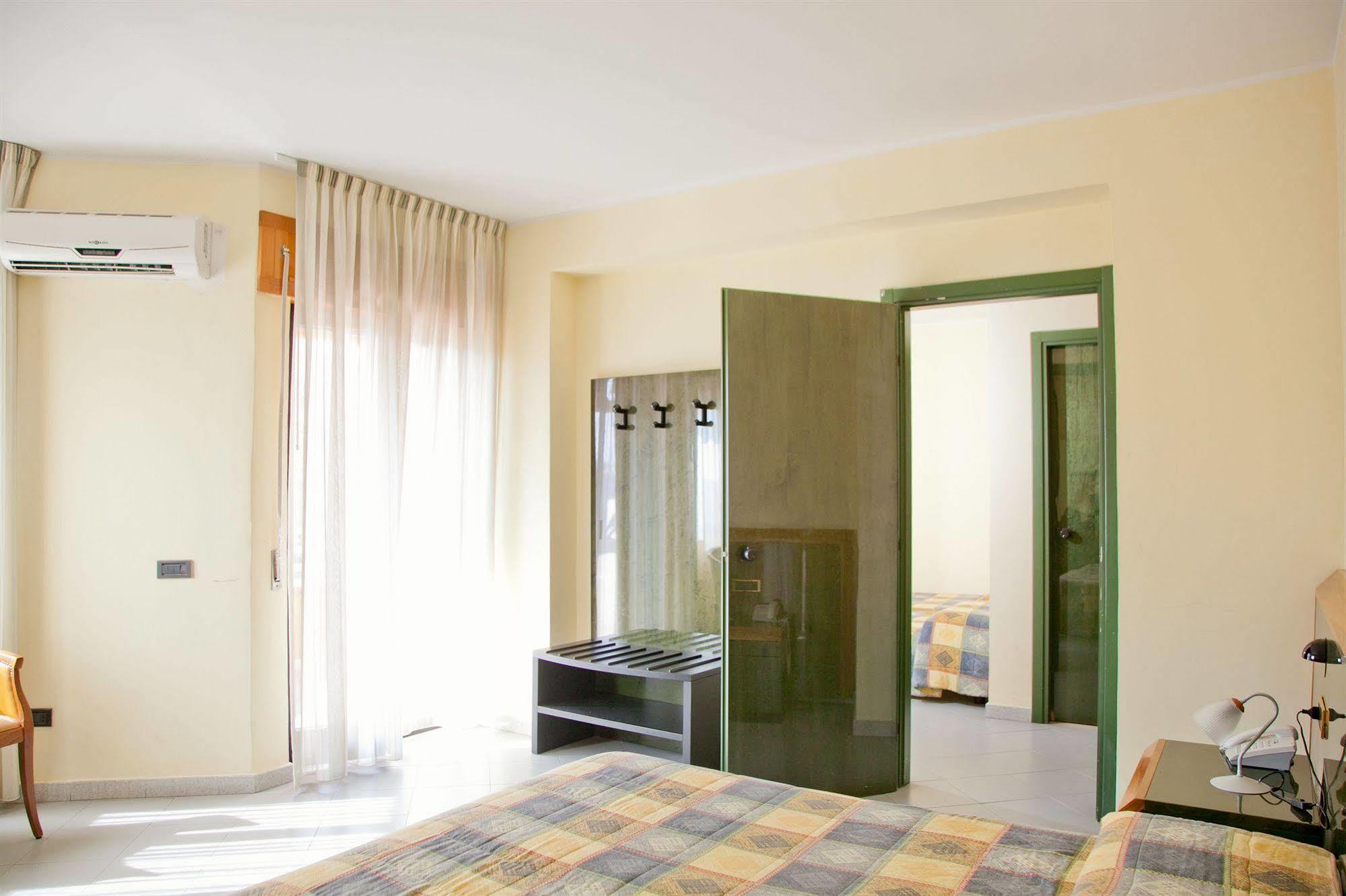 Hotel Melissa Торре-Мелісса Екстер'єр фото